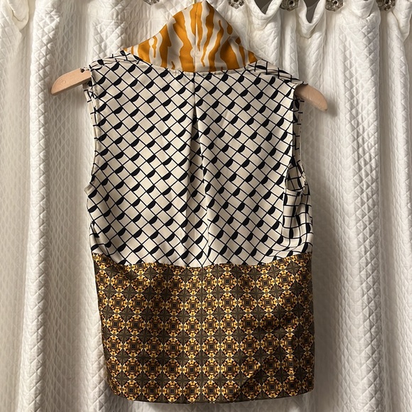 Printed Etro vest. It size 40. 100% silk - Picture 5 of 6